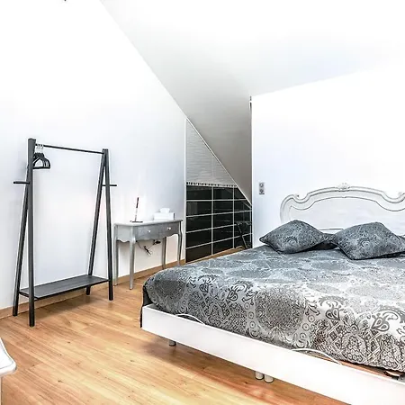 Edouard - 4 Etoiles, Spacieux Avec Sauna Et Exterieur Le Mesnil-sur-Oger